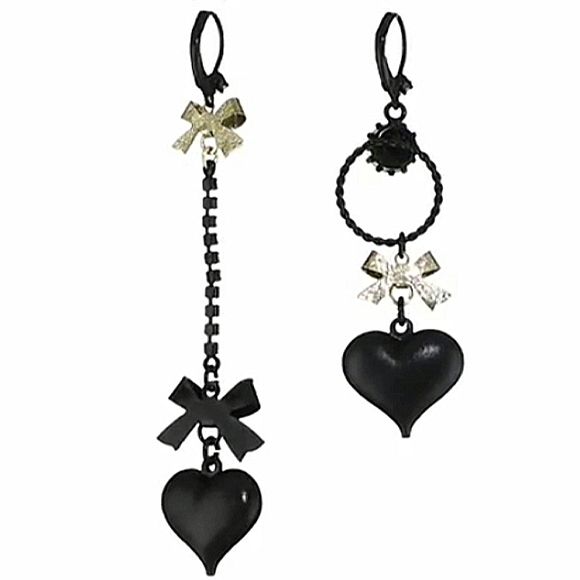 New! BETSEY JOHNSON First Date Mismatched Dangle Black Heart Leverback Earrings. - Picture 3 of 10